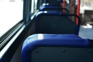 Buschauffeur betrapt op blowen tijdens het rijden in Best: "Ik dacht dat een klein beetje blowen mocht"