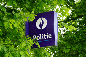 Woningoverval Waalre Malvalaan: twee mensen ernstig gewond aangetroffen