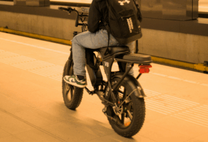 Fatbikes en brommobielen verbannen van fietspad
